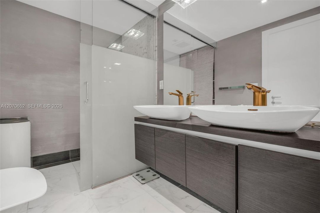 For Rent: $11,000 (2 beds, 3 baths, 1489 Square Feet)