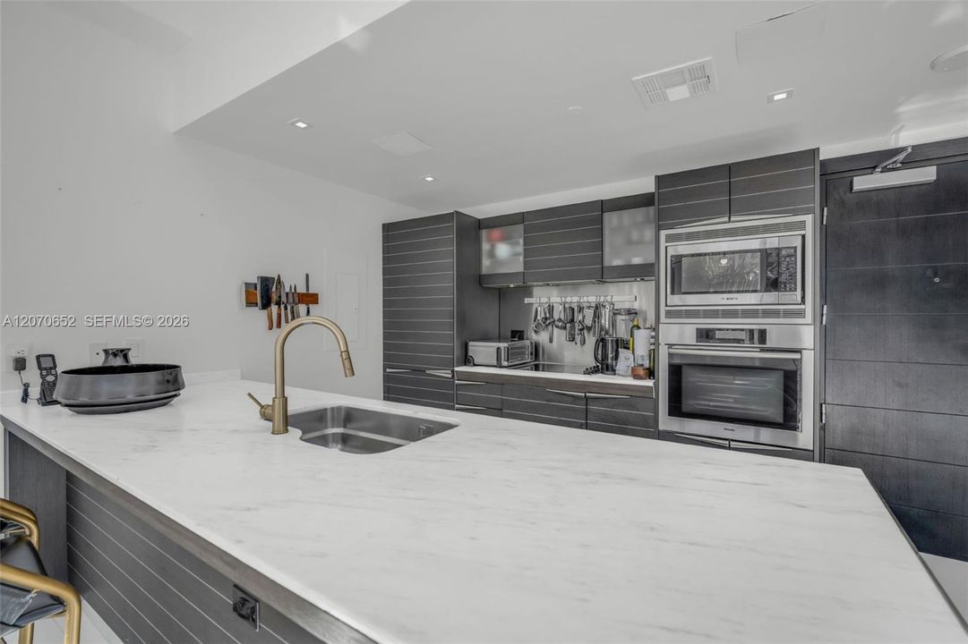 For Rent: $11,000 (2 beds, 3 baths, 1489 Square Feet)