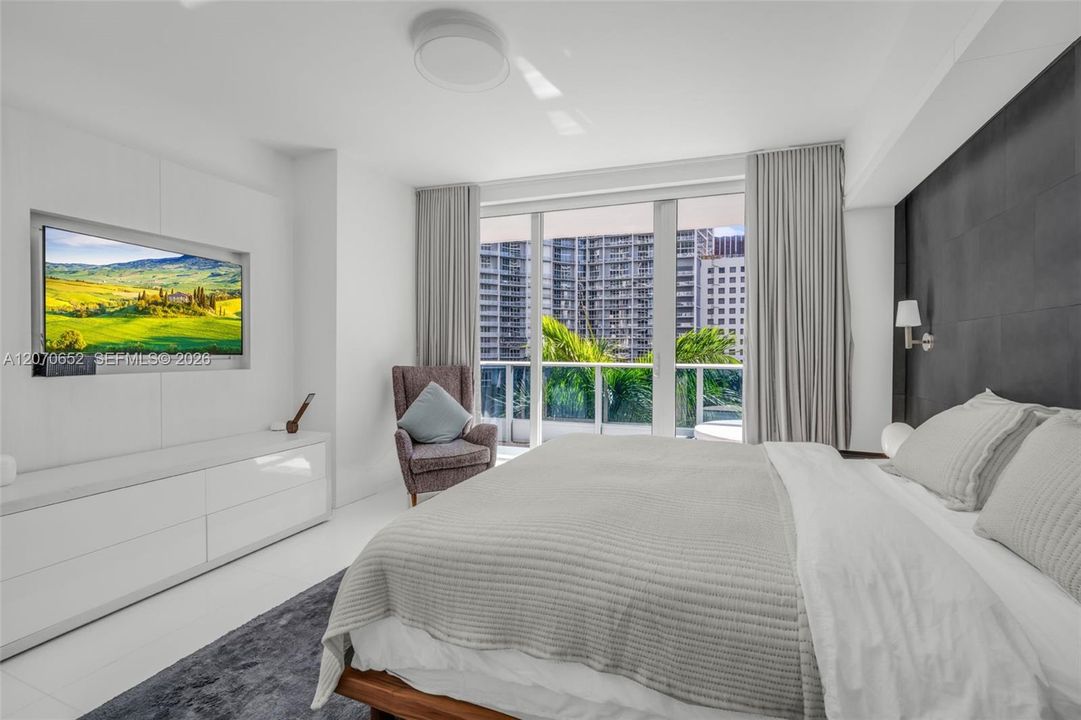 For Rent: $11,000 (2 beds, 3 baths, 1489 Square Feet)
