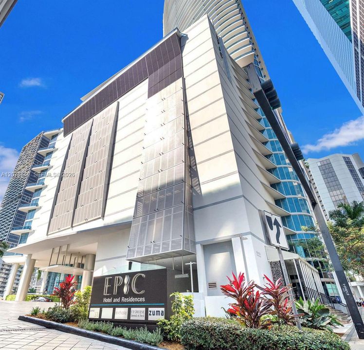 For Rent: $11,000 (2 beds, 3 baths, 1489 Square Feet)