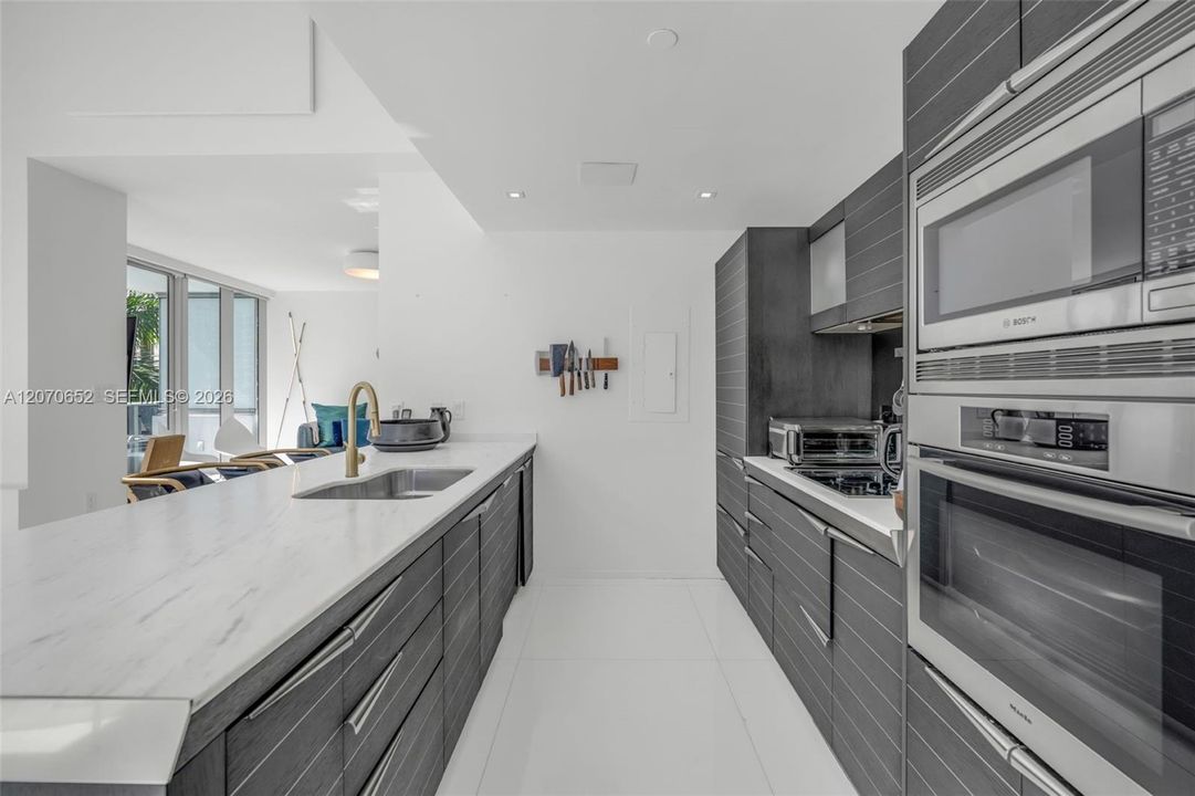For Rent: $11,000 (2 beds, 3 baths, 1489 Square Feet)