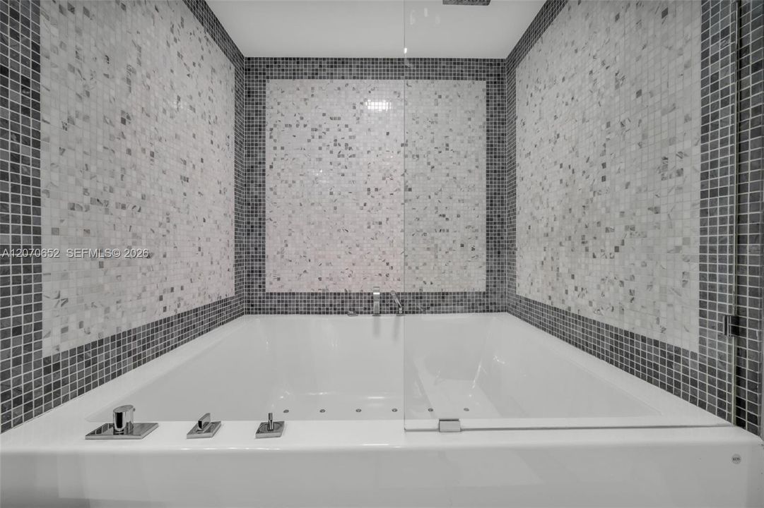 For Rent: $11,000 (2 beds, 3 baths, 1489 Square Feet)