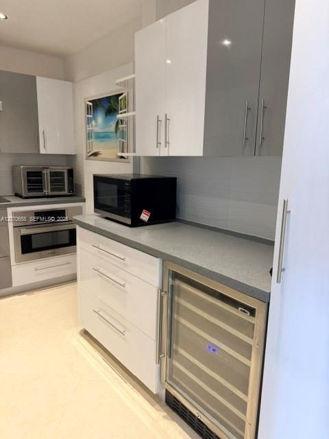 For Rent: $2,100 (1 beds, 1 baths, 705 Square Feet)