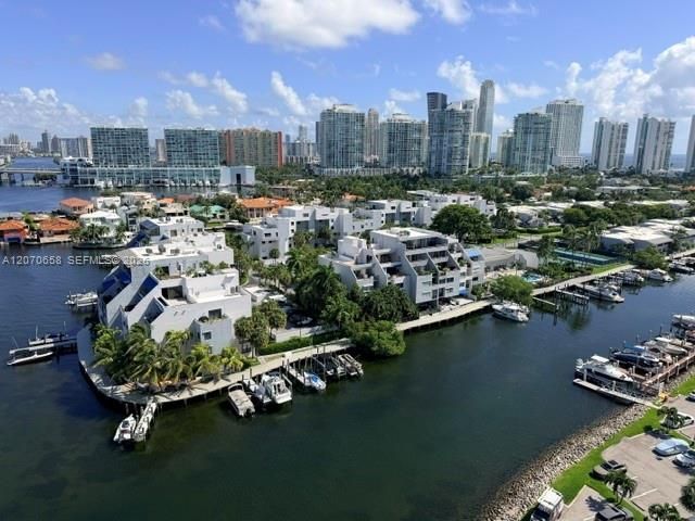 For Rent: $2,100 (1 beds, 1 baths, 705 Square Feet)