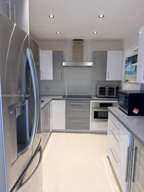 For Rent: $2,100 (1 beds, 1 baths, 705 Square Feet)