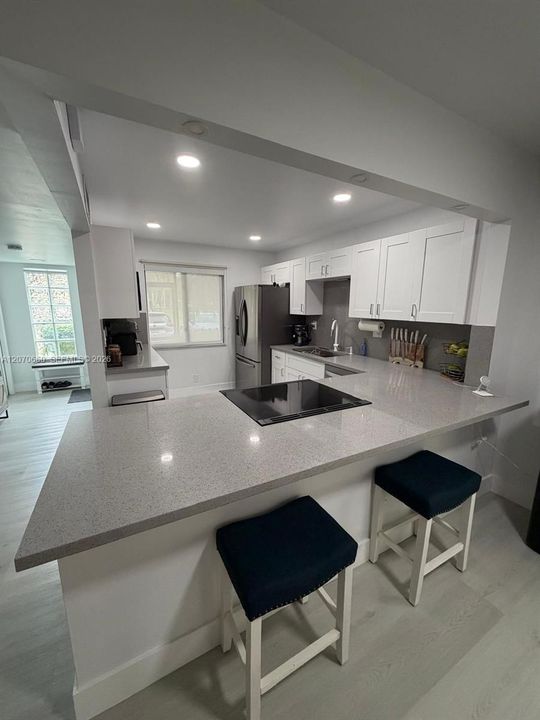For Sale: $345,000 (2 beds, 2 baths, 1231 Square Feet)