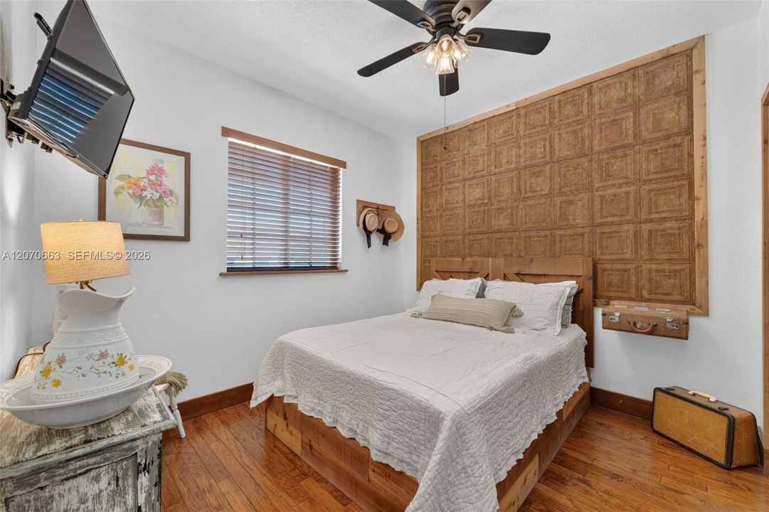 For Sale: $425,000 (3 beds, 3 baths, 1514 Square Feet)