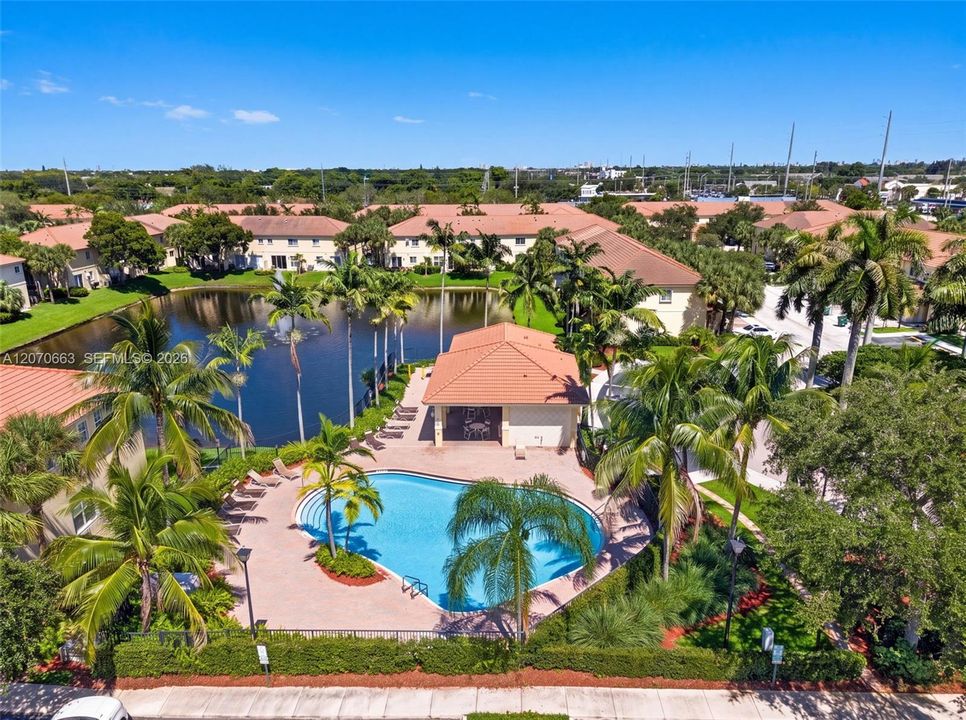 For Sale: $425,000 (3 beds, 3 baths, 1514 Square Feet)