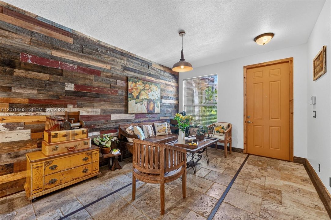 For Sale: $425,000 (3 beds, 3 baths, 1514 Square Feet)