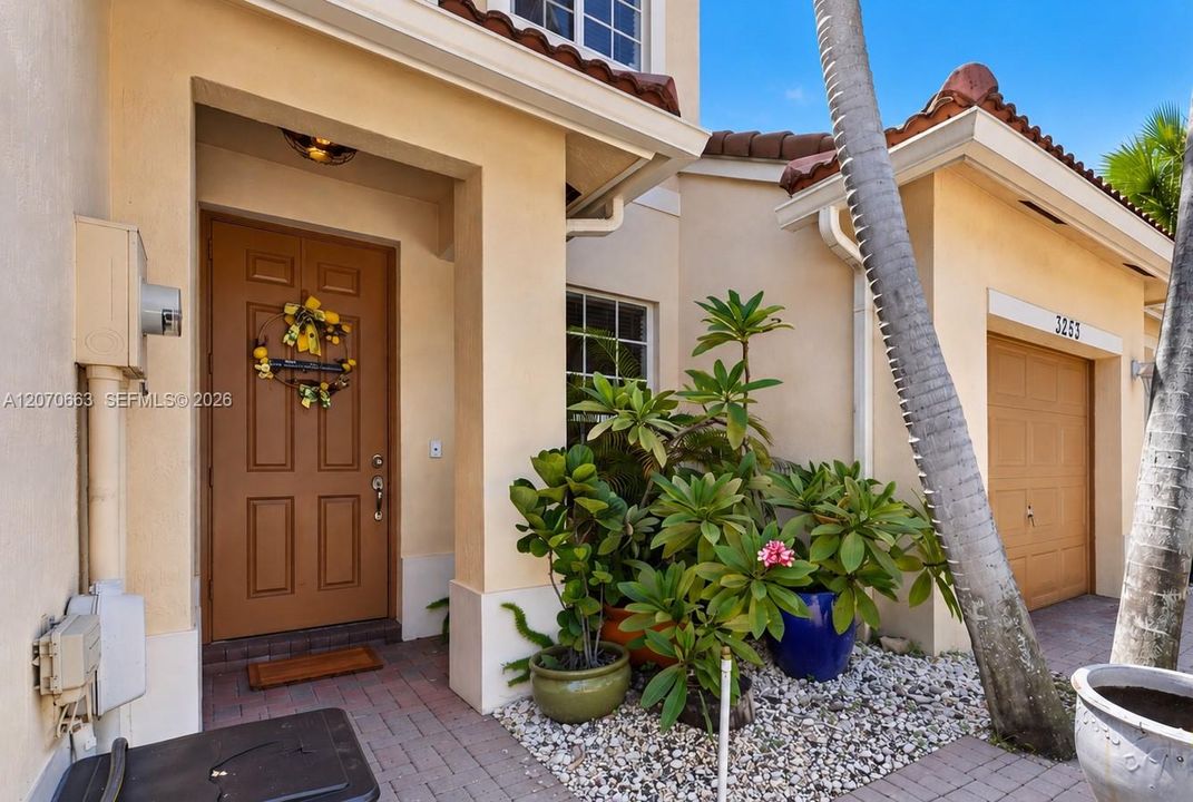 For Sale: $425,000 (3 beds, 3 baths, 1514 Square Feet)