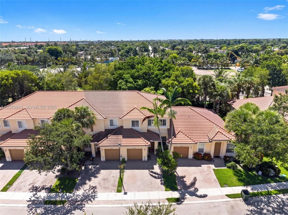 For Sale: $425,000 (3 beds, 3 baths, 1514 Square Feet)