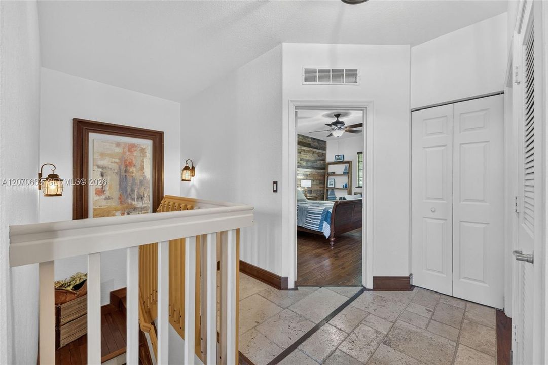 For Sale: $425,000 (3 beds, 3 baths, 1514 Square Feet)
