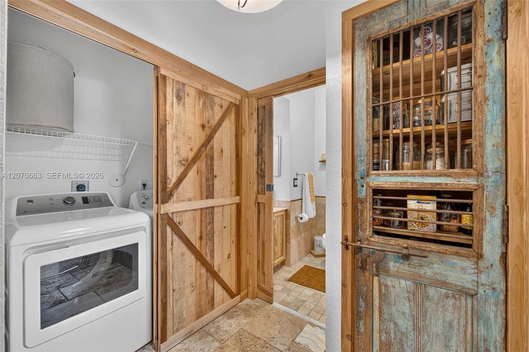 For Sale: $425,000 (3 beds, 3 baths, 1514 Square Feet)