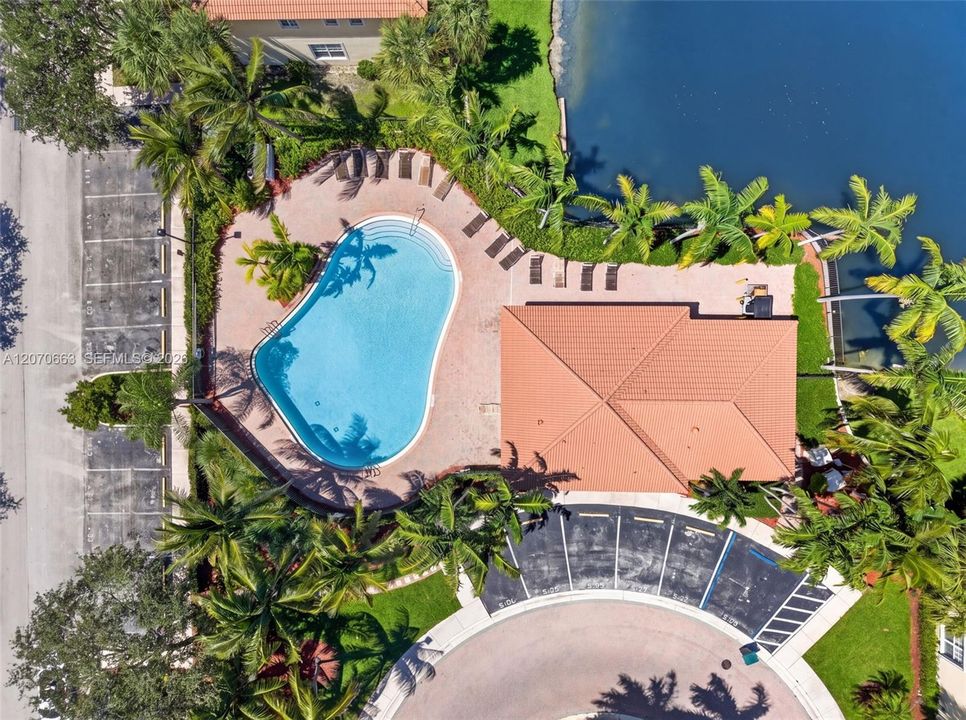 For Sale: $425,000 (3 beds, 3 baths, 1514 Square Feet)