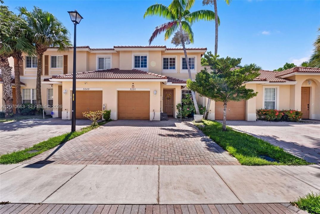 For Sale: $425,000 (3 beds, 3 baths, 1514 Square Feet)