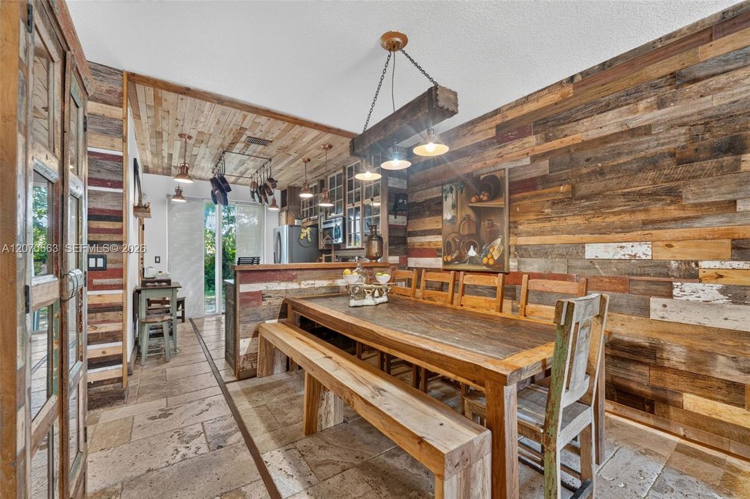 For Sale: $425,000 (3 beds, 3 baths, 1514 Square Feet)