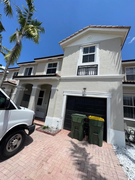 For Rent: $2,850 (4 beds, 3 baths, 1762 Square Feet)