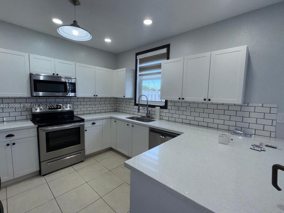 For Rent: $2,850 (4 beds, 3 baths, 1762 Square Feet)