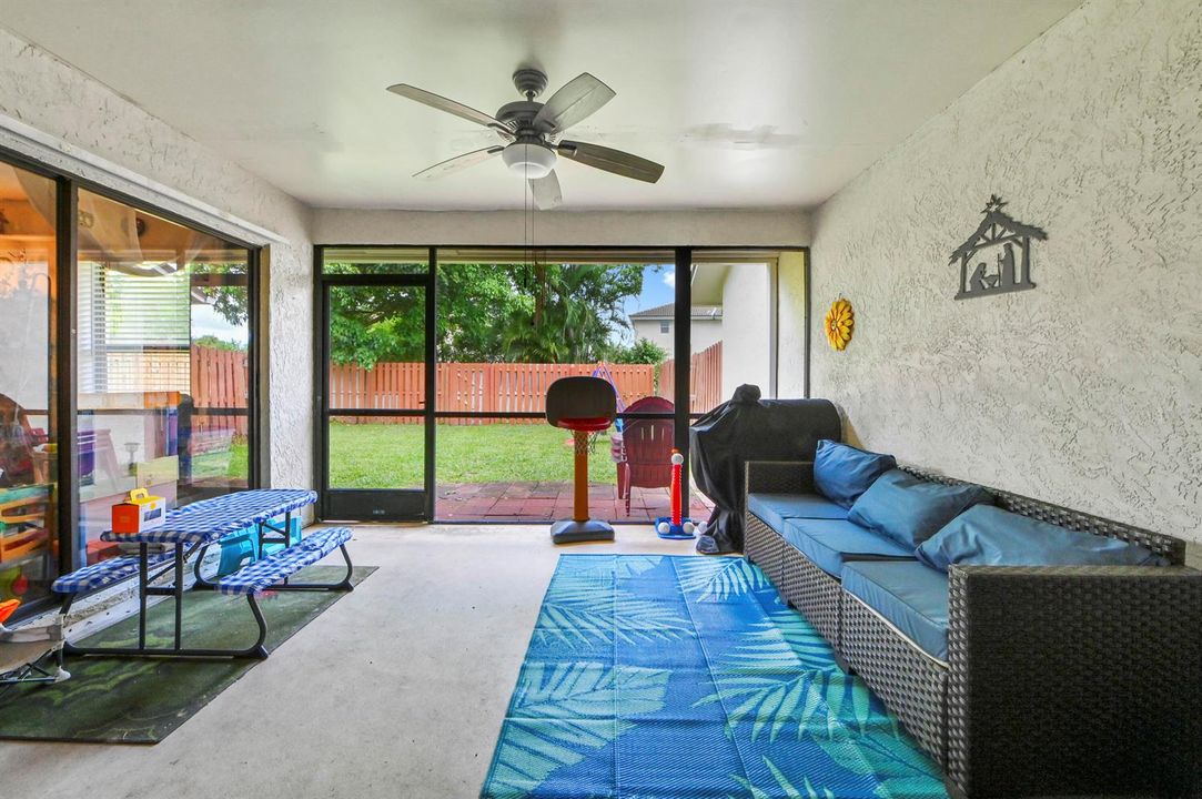 36 Patio 01