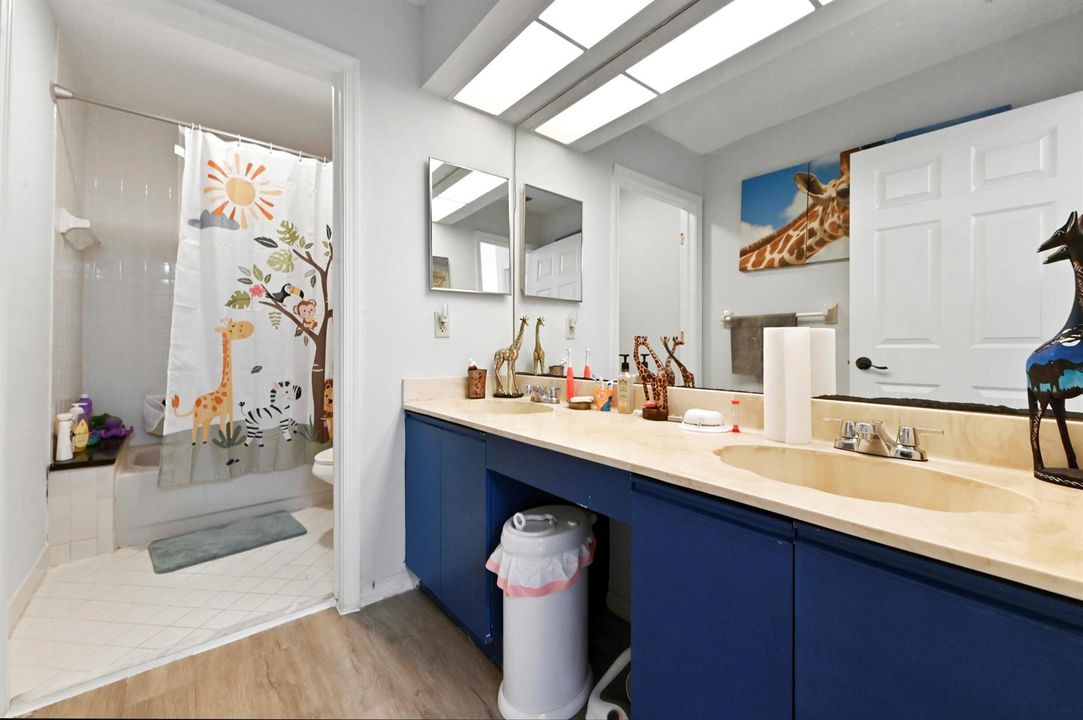 31 Bathroom 01