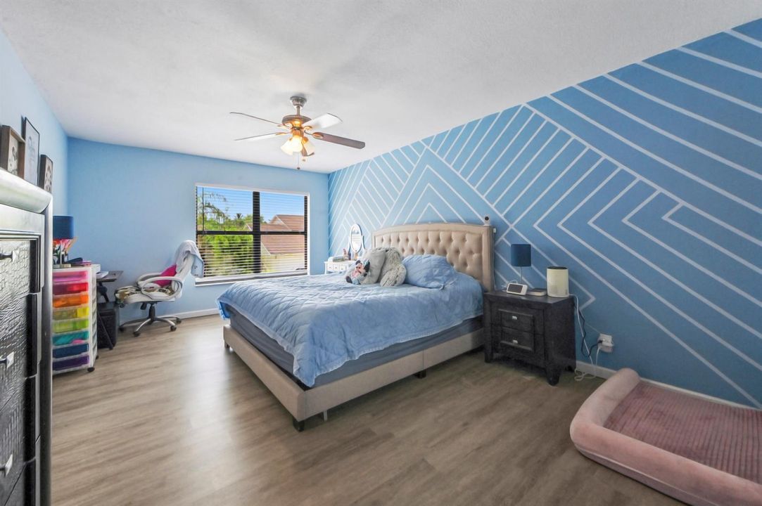 28 Bedroom 01