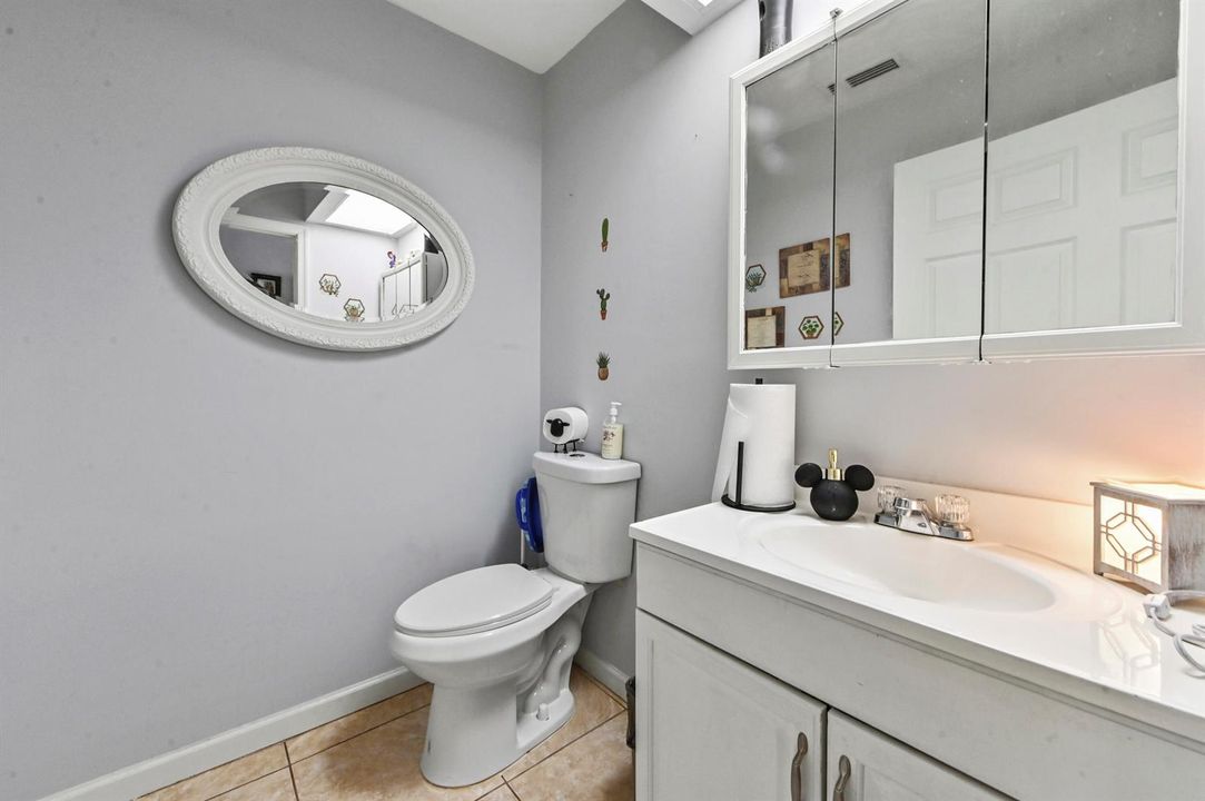 34 Bathroom 01