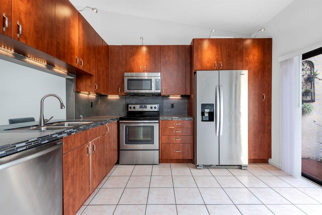 1013NW53rdStDeerfieldBeach-3