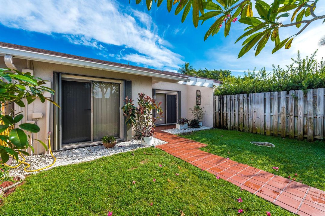 1013NW53rdStDeerfieldBeach-30