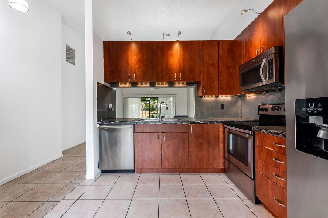 1013NW53rdStDeerfieldBeach-6