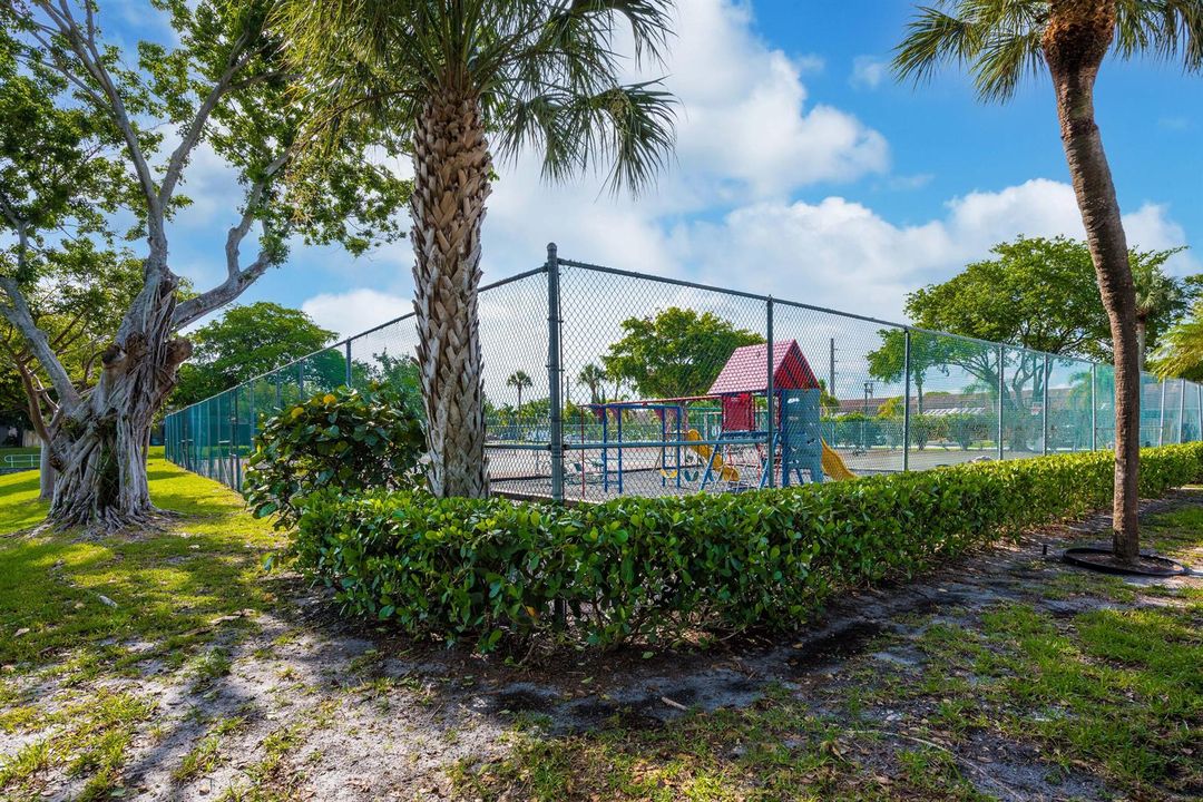 1013NW53rdStDeerfieldBeach-36