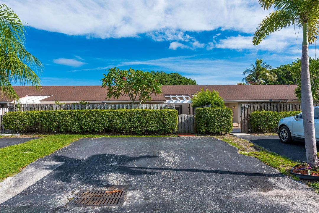 1013NW53rdStDeerfieldBeach-32