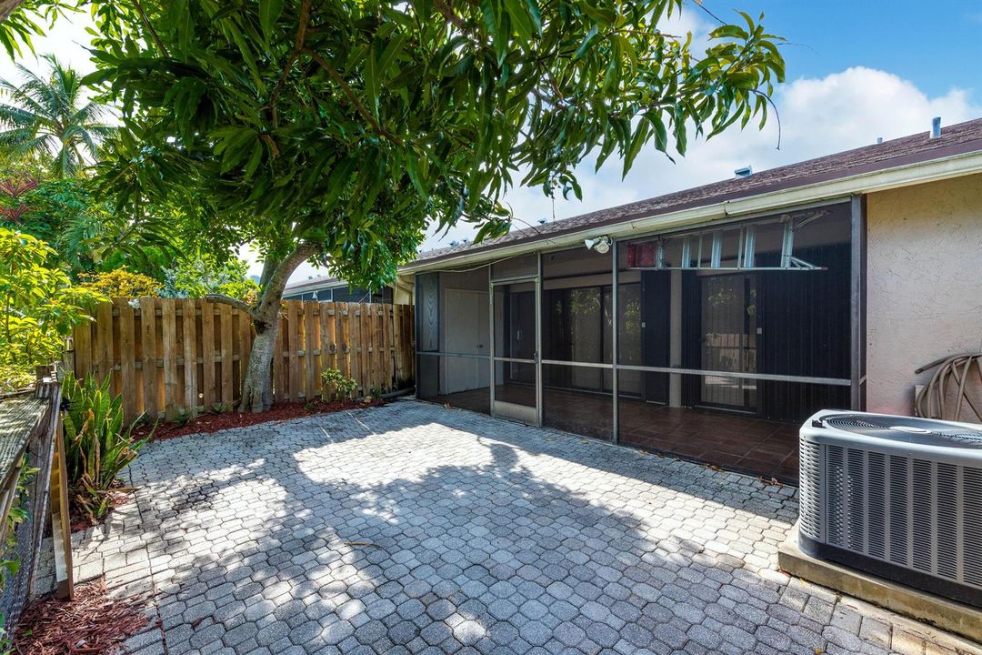 1013NW53rdStDeerfieldBeach-27