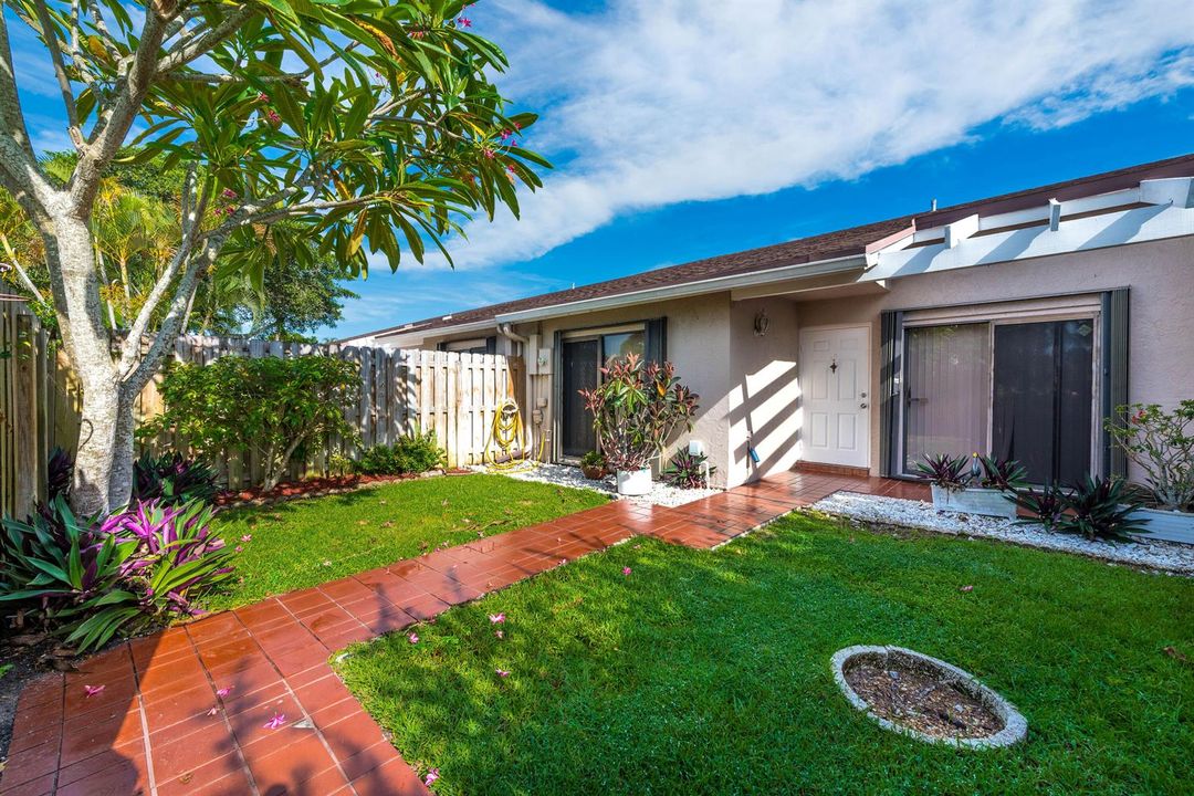 1013NW53rdStDeerfieldBeach-31