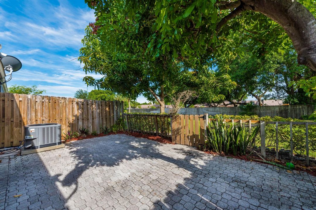 1013NW53rdStDeerfieldBeach-21