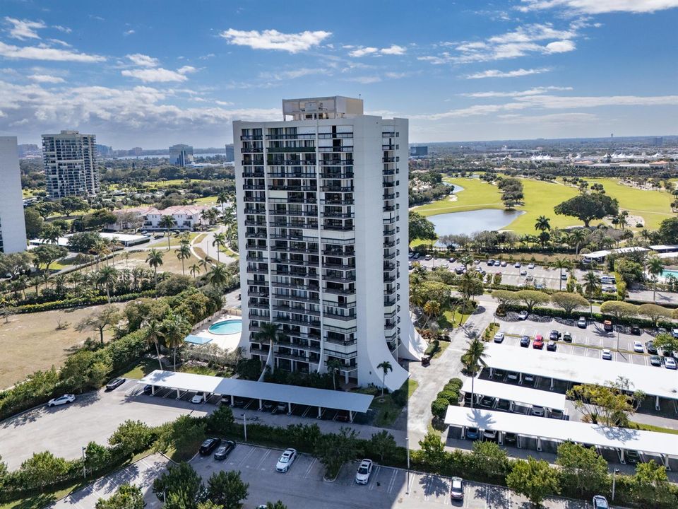 © Clark-2400 Presidential Way 1506-046
