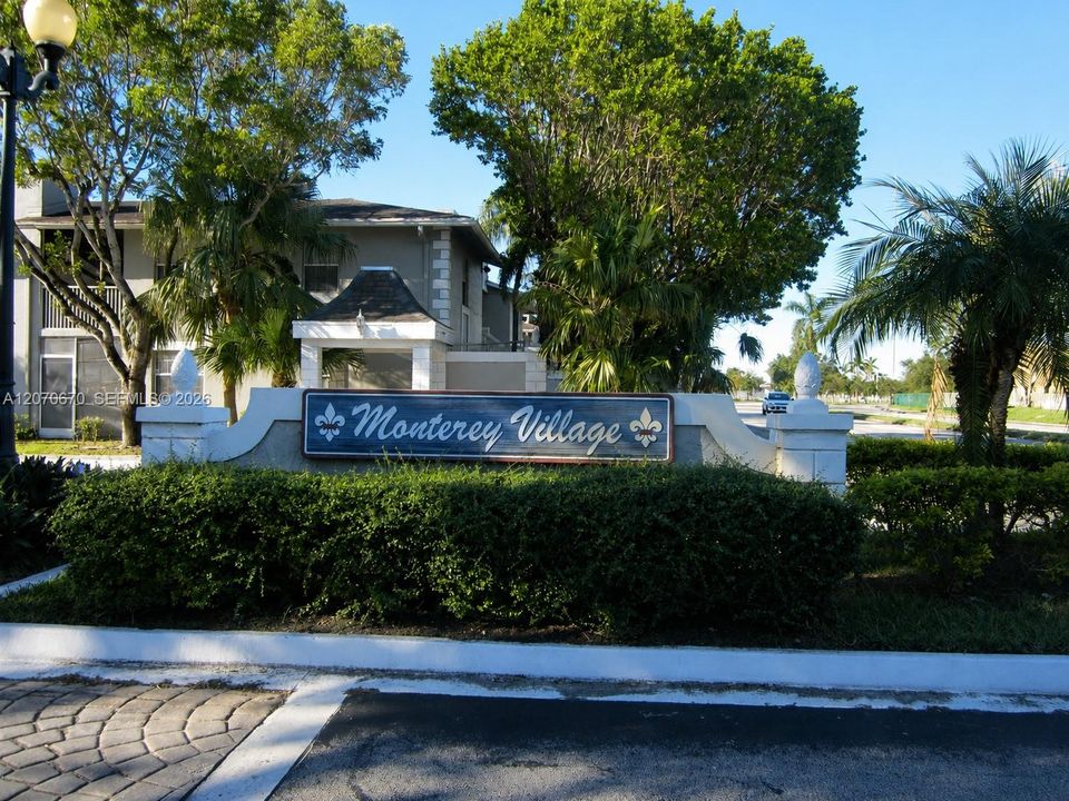 For Rent: $2,200 (2 beds, 2 baths, 1060 Square Feet)