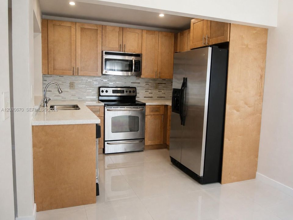 For Rent: $2,200 (2 beds, 2 baths, 1060 Square Feet)