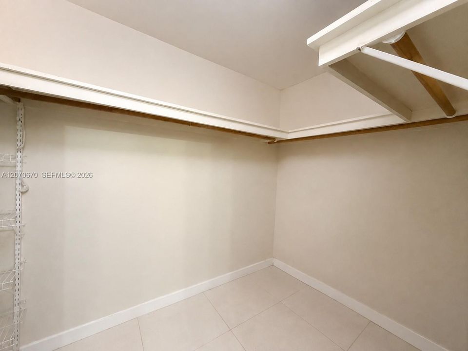For Rent: $2,200 (2 beds, 2 baths, 1060 Square Feet)