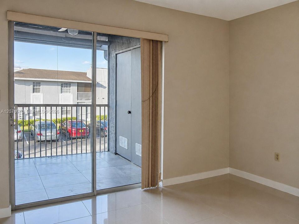 For Rent: $2,200 (2 beds, 2 baths, 1060 Square Feet)