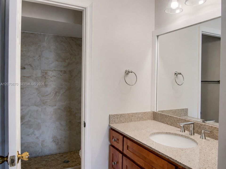 For Rent: $2,200 (2 beds, 2 baths, 1060 Square Feet)