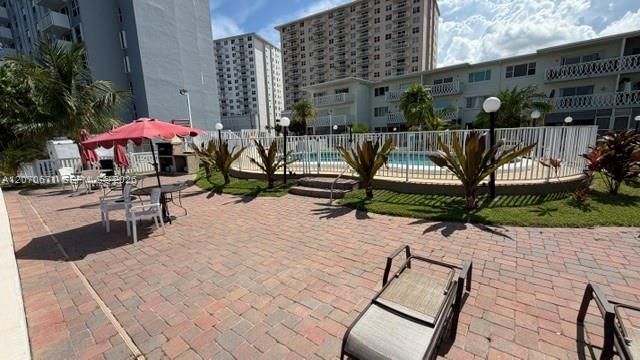 For Rent: $1,800 (1 beds, 1 baths, 780 Square Feet)