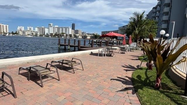 For Rent: $1,800 (1 beds, 1 baths, 780 Square Feet)