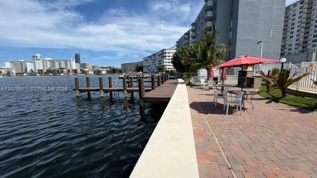 For Rent: $1,800 (1 beds, 1 baths, 780 Square Feet)