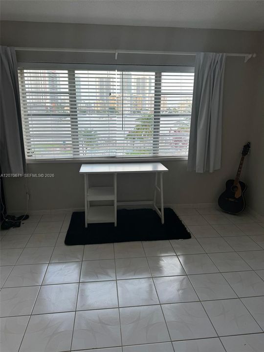 For Rent: $1,800 (1 beds, 1 baths, 780 Square Feet)