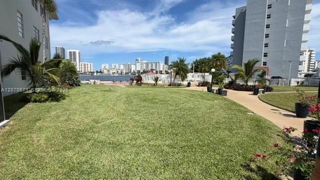 For Rent: $1,800 (1 beds, 1 baths, 780 Square Feet)