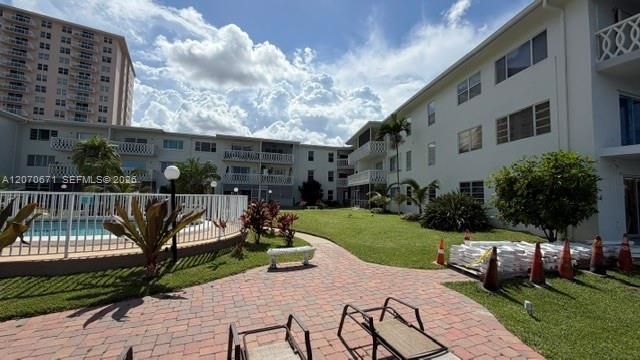 For Rent: $1,800 (1 beds, 1 baths, 780 Square Feet)