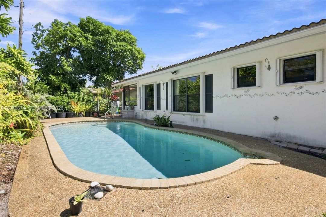 For Sale: $515,000 (3 beds, 2 baths, 1454 Square Feet)