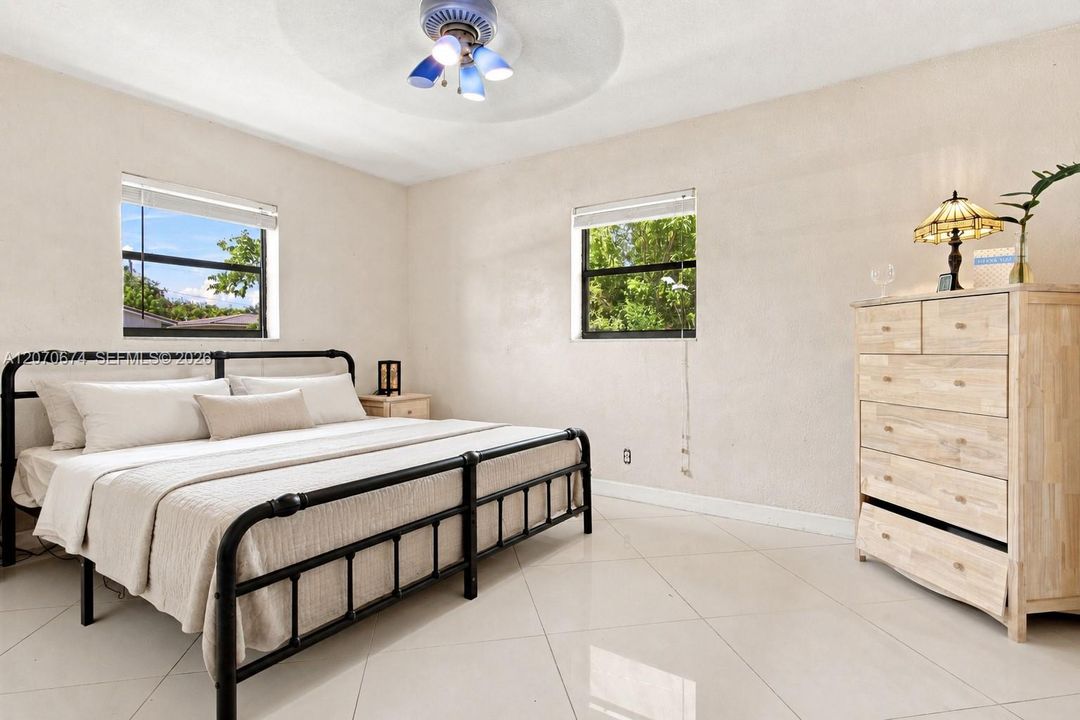 For Sale: $515,000 (3 beds, 2 baths, 1454 Square Feet)