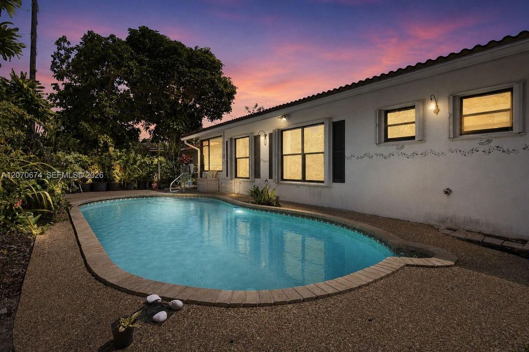 For Sale: $515,000 (3 beds, 2 baths, 1454 Square Feet)