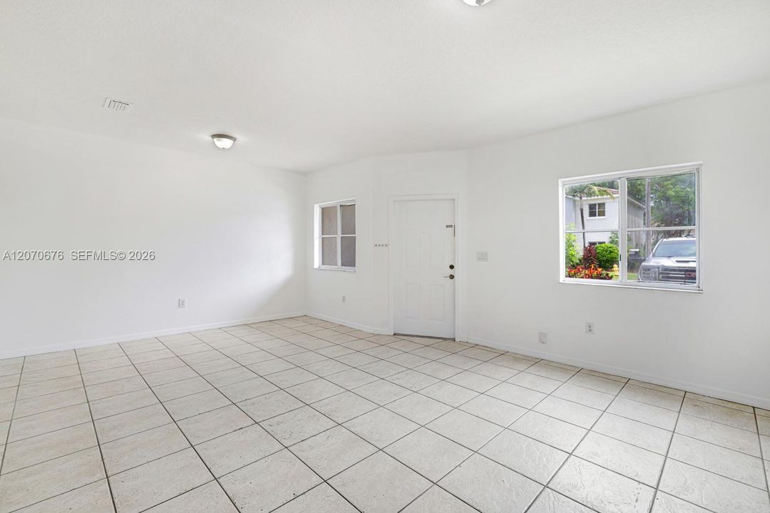 En Venta: $285,000 (3 camas, 2 baños, 1509 Pies cuadrados)